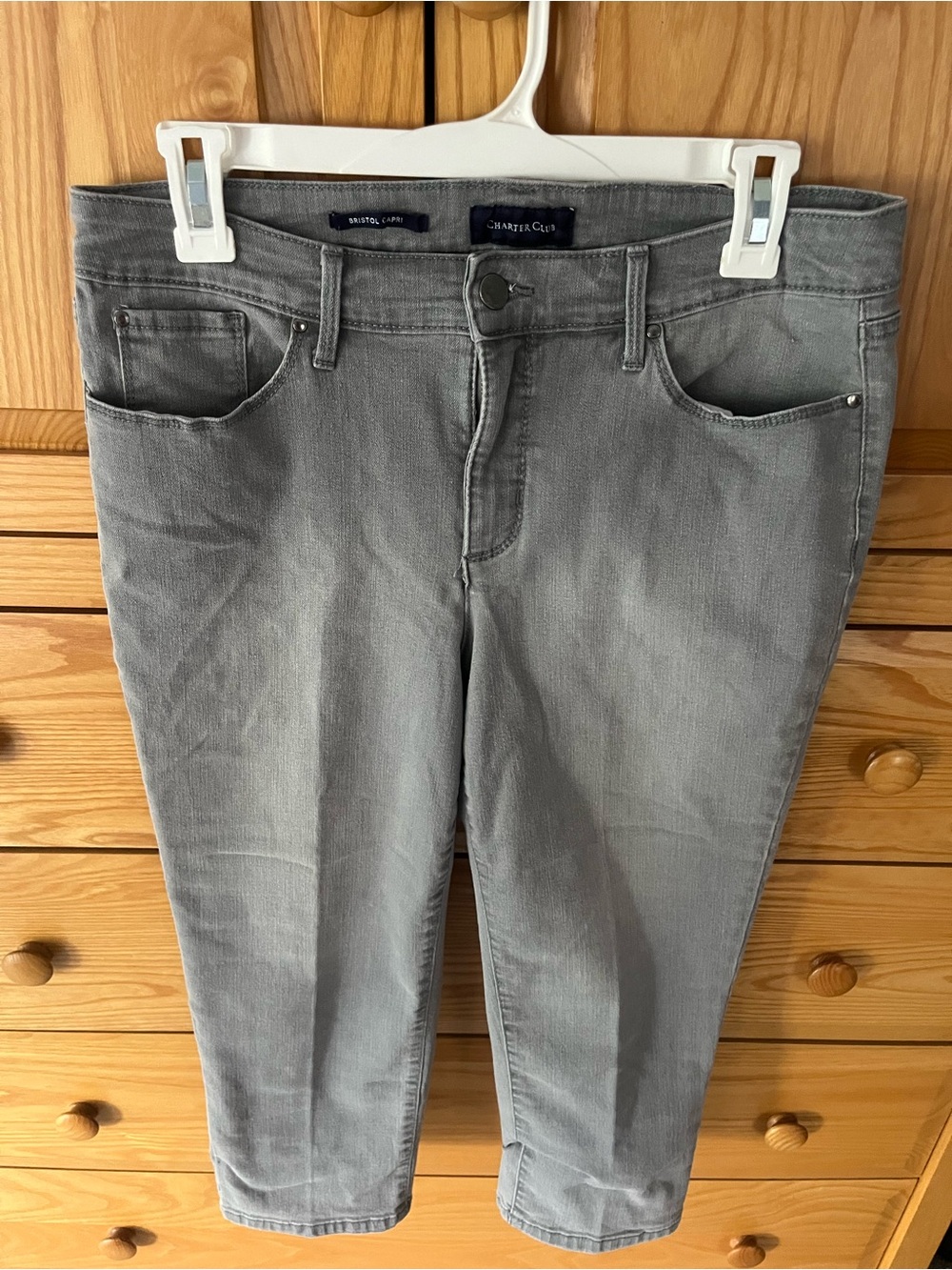 Charter Club 10P Light Gray Bristol Capri Jeans